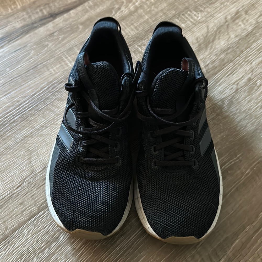 Womens 7.5 adidas cloud foam